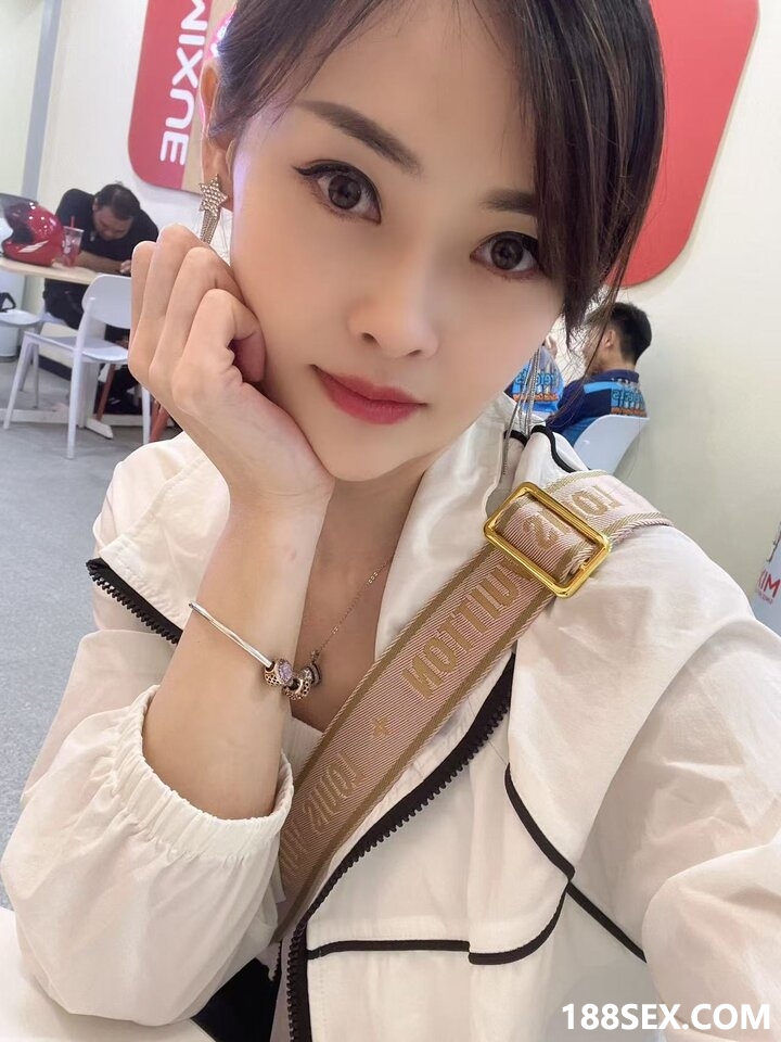 192441q8e588e1bjt8t96j.jpg