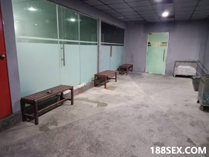 192254gz0lb42gxidblbb0.jpg